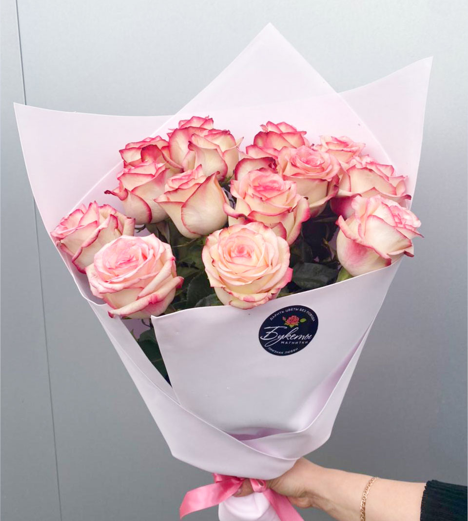 Купить 15 роз "Палома" с доставкой по Магнитогорску